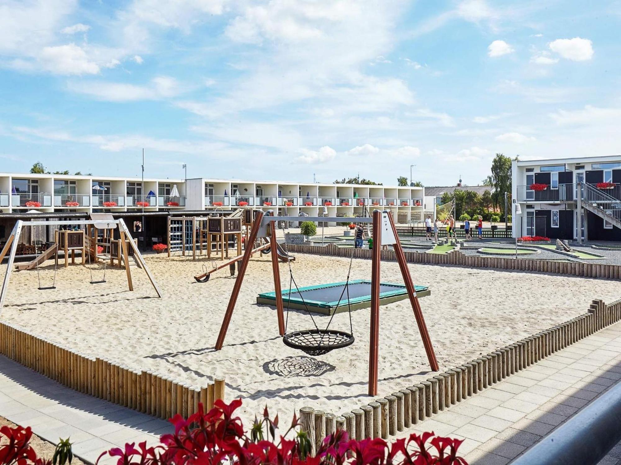 5 Person Holiday Home On A Holiday Park In Glesborg Exteriör bild
